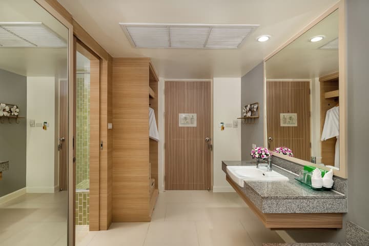 The Briza Beach Resort Khaolak