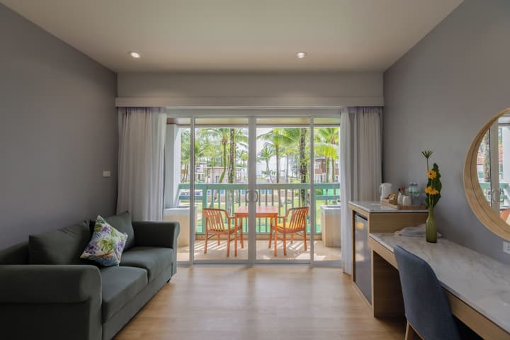 The Briza Beach Resort Khaolak
