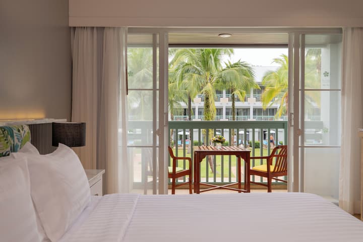 The Briza Beach Resort Khaolak
