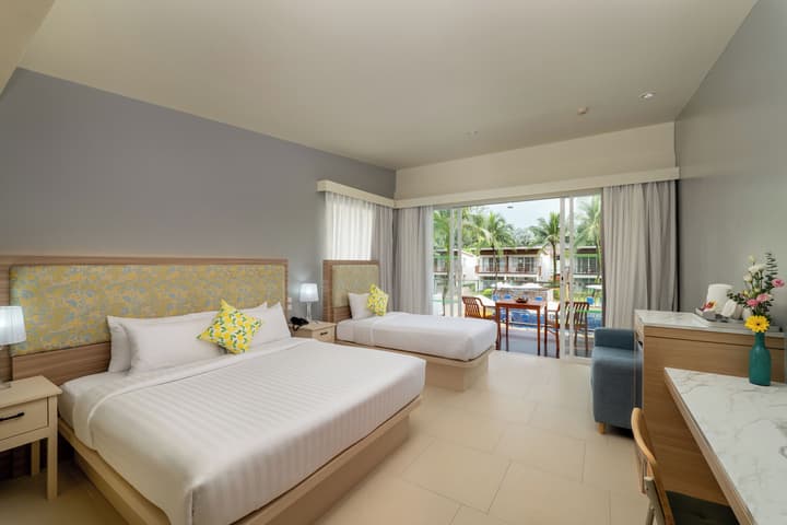 The Briza Beach Resort Khaolak