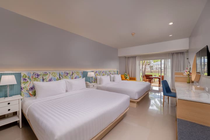 The Briza Beach Resort Khaolak