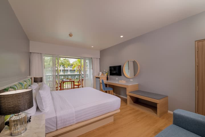 The Briza Beach Resort Khaolak