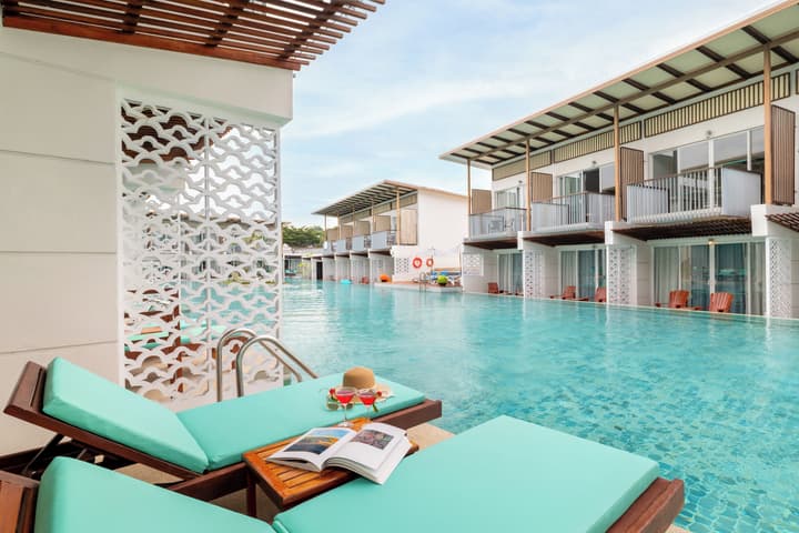 The Briza Beach Resort Khaolak