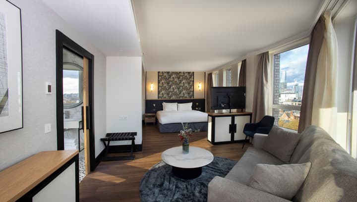 H10 London Waterloo