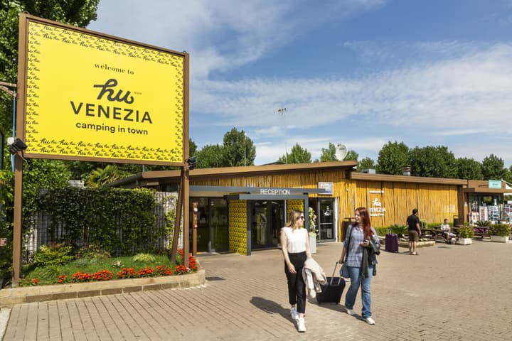 Hu Venezia Camping in Town