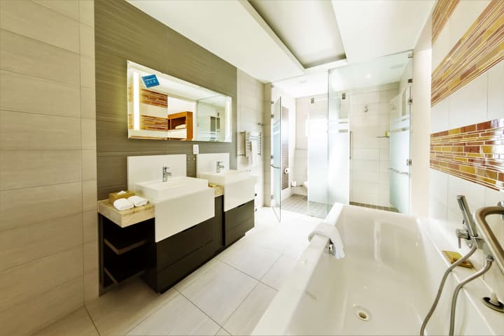 DoubleTree by Hilton Cape Town - Upper Eastside