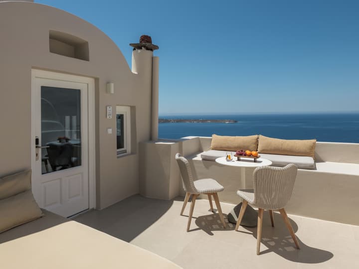 Art Maisons Oia Castle