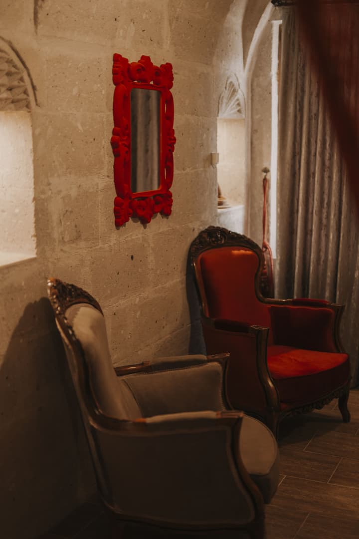 Holiday Cave Hotel