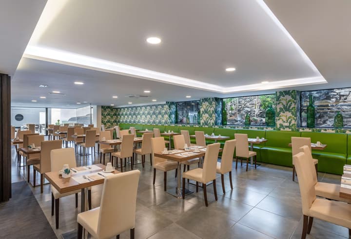 Occidental Roca Negra – Adults Only