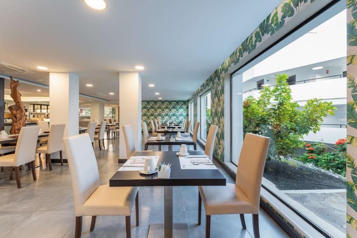 Occidental Roca Negra – Adults Only