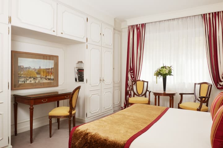 Majestic Hotel - SPA Champs Elysées