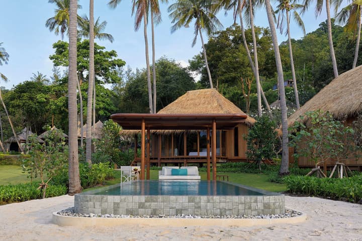 Haadtien Beach Resort