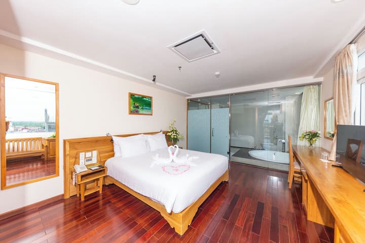 Romance Hotel