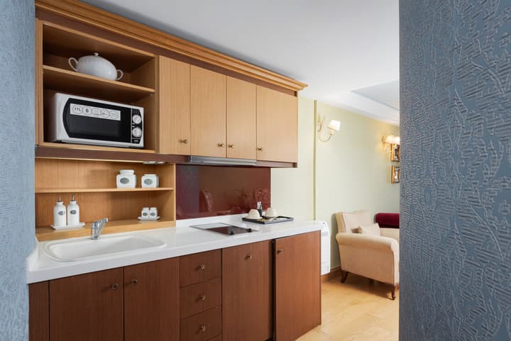 Civitas Suites Hotel