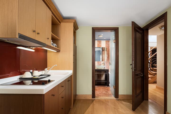 Civitas Suites Hotel