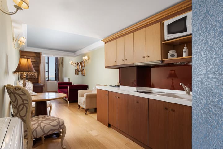 Civitas Suites Hotel