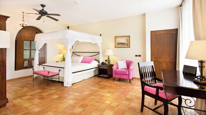 Guaycura Boutique Hotel Beach Club & Spa