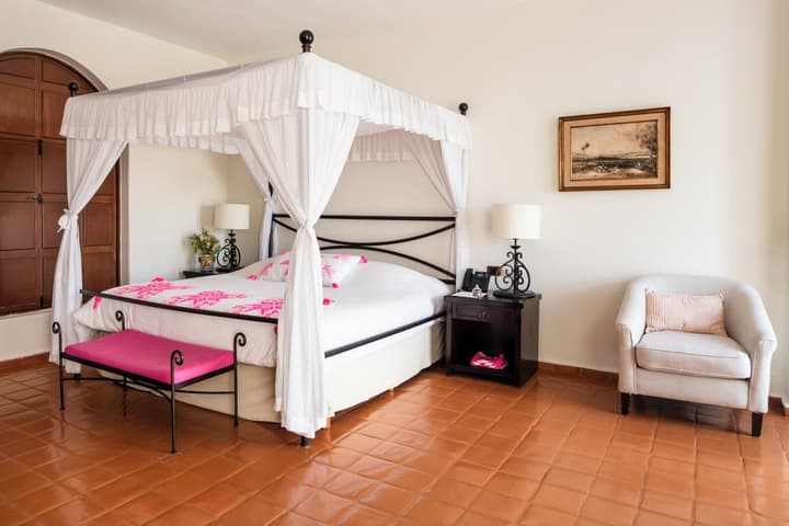 Guaycura Boutique Hotel Beach Club & Spa
