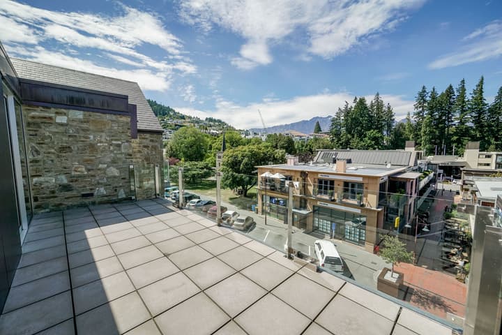 Nomads Queenstown Backpackers