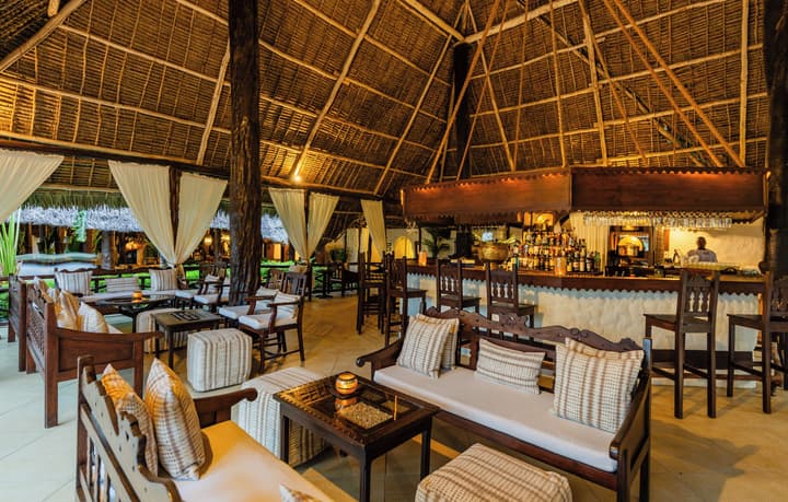 Breezes Beach Club & Spa – Half Board