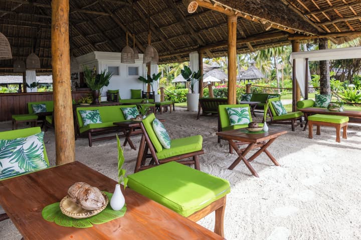 Breezes Beach Club & Spa – Half Board