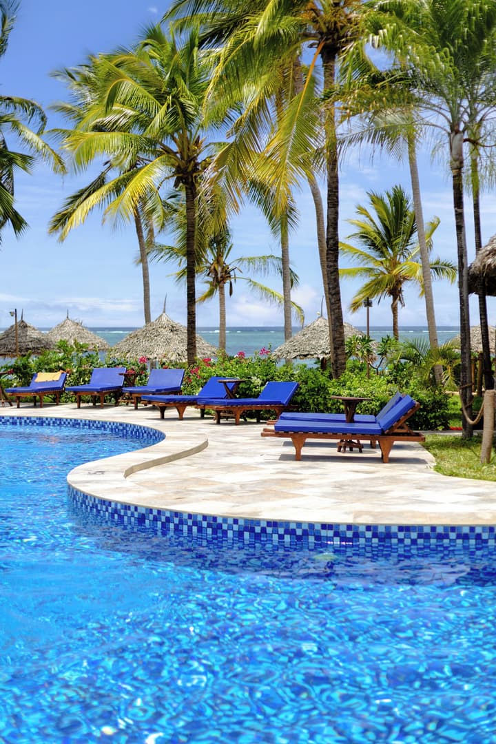 Breezes Beach Club & Spa – Half Board