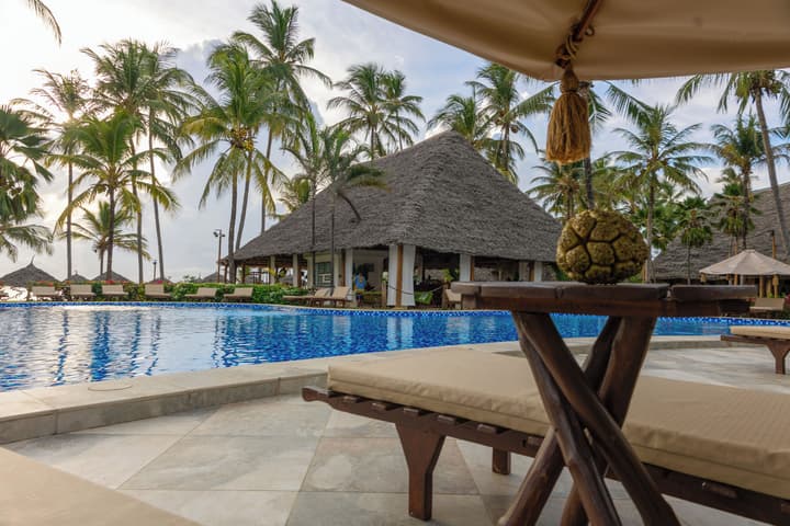 Breezes Beach Club & Spa – Half Board