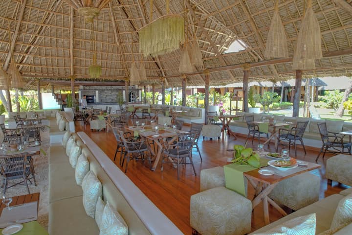 Breezes Beach Club & Spa – Half Board