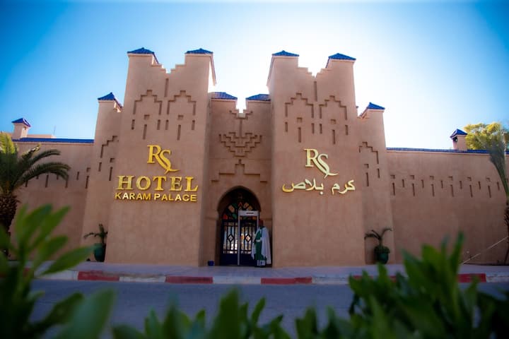 Hotel Karam Palace