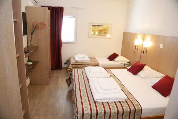 "VILLA DENY" Boutique HOTEL - parking