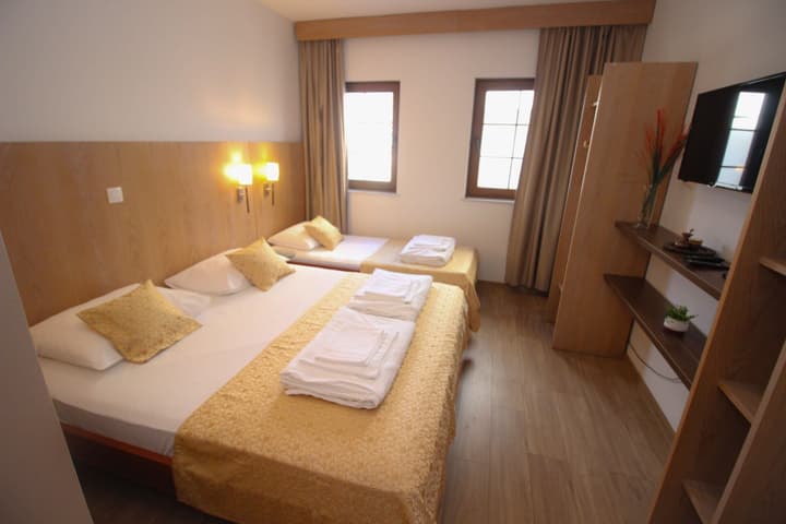 "VILLA DENY" Boutique HOTEL - parking
