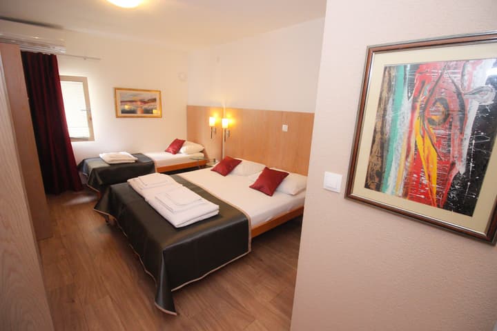 "VILLA DENY" Boutique HOTEL - parking