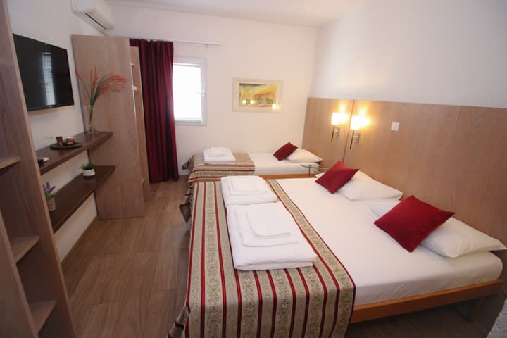 "VILLA DENY" Boutique HOTEL - parking