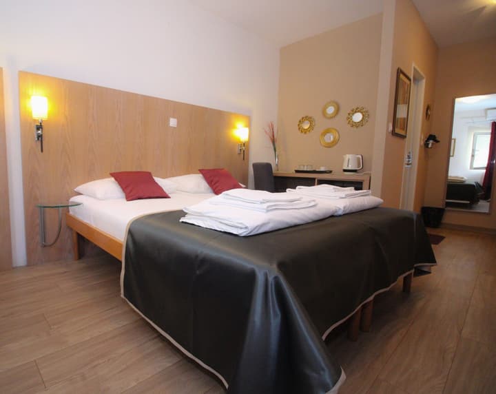 "VILLA DENY" Boutique HOTEL - parking