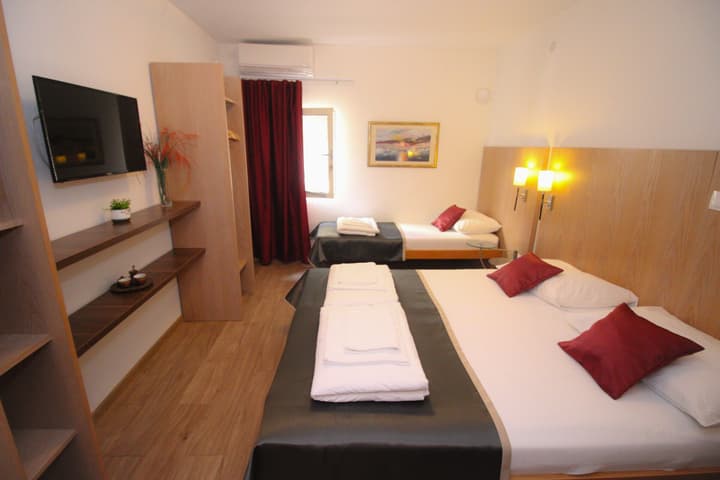 "VILLA DENY" Boutique HOTEL - parking