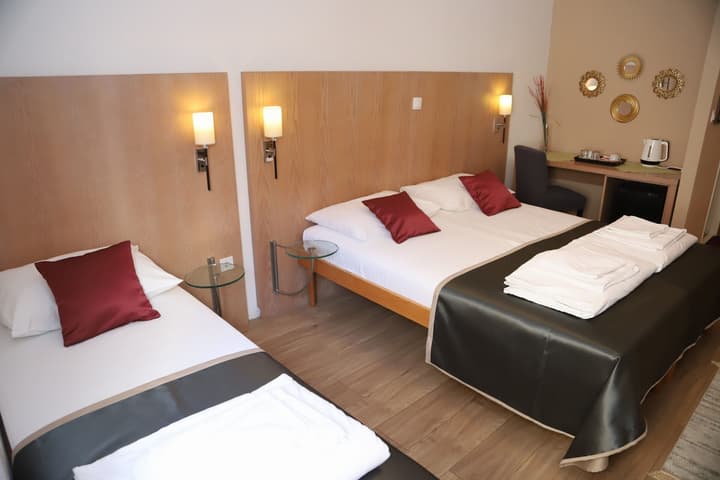 "VILLA DENY" Boutique HOTEL - parking