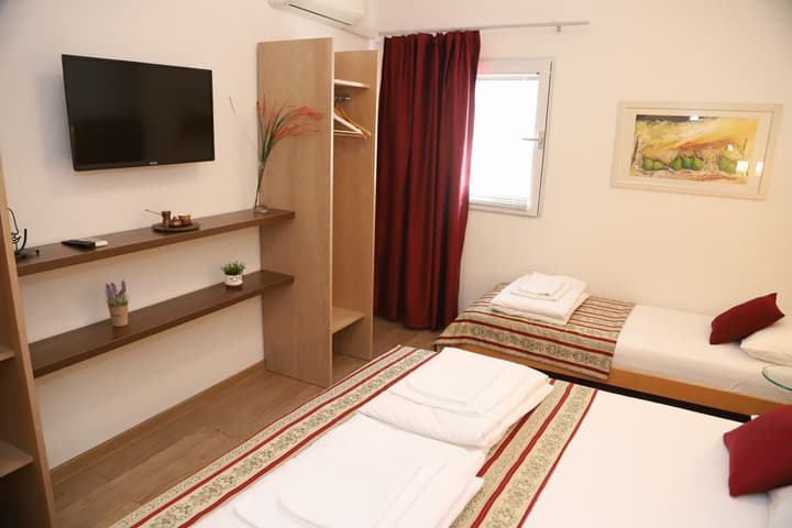 "VILLA DENY" Boutique HOTEL - parking