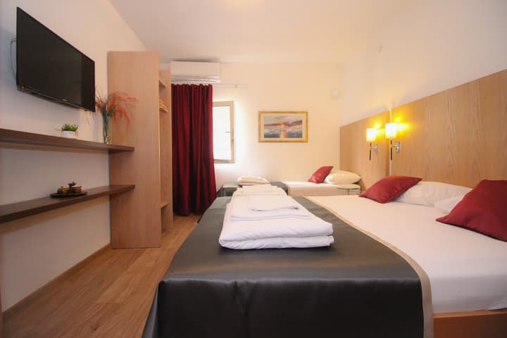 "VILLA DENY" Boutique HOTEL - parking