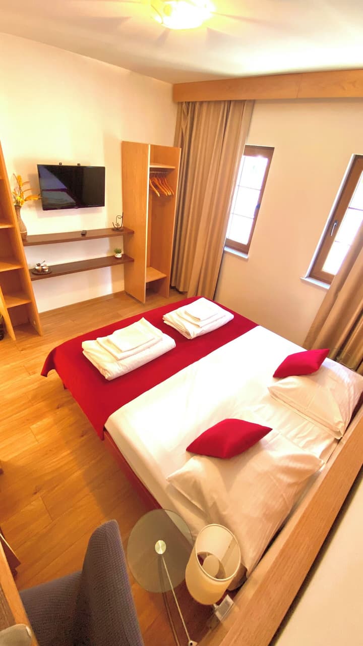 "VILLA DENY" Boutique HOTEL - parking