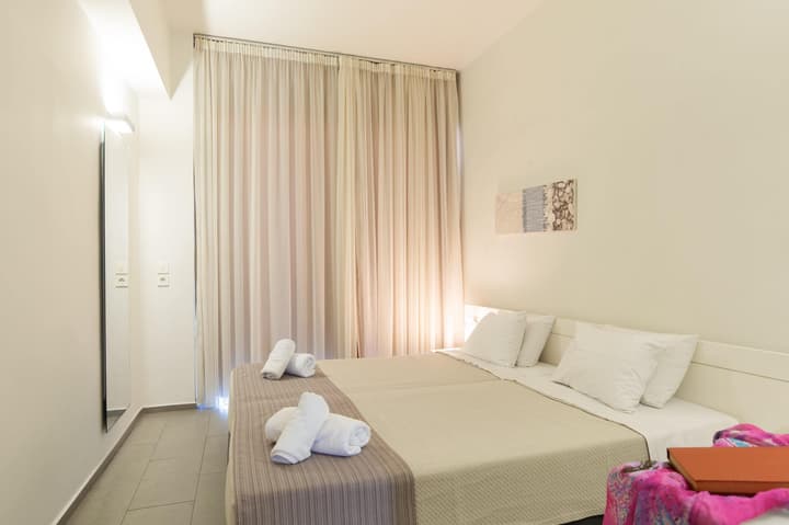 Atlantis City Hotel