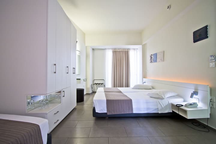 Atlantis City Hotel