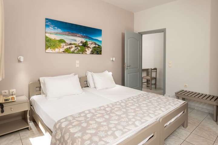 Niriis Hotel