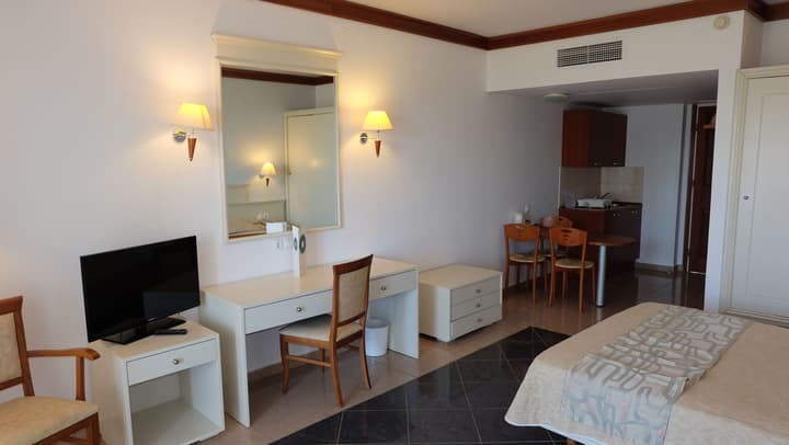 Kipriotis Maris Suites by Anayia All Inclusive Resorts