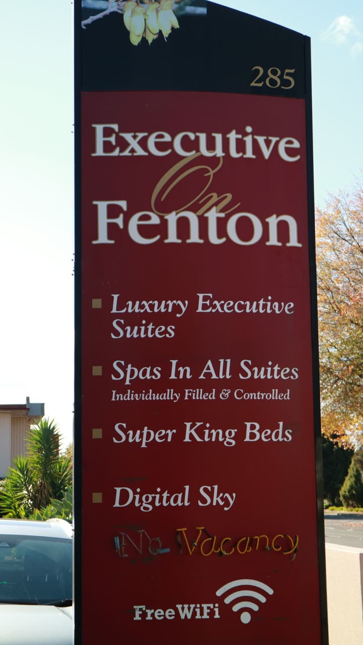 Executive on Fenton