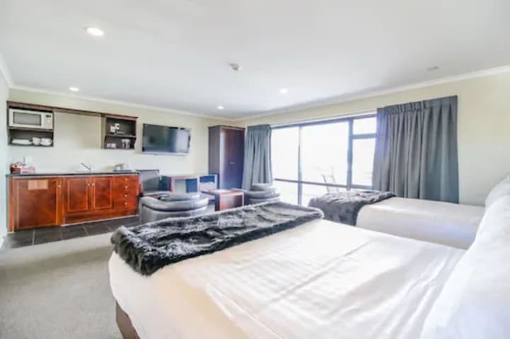 Aotea Motor Lodge