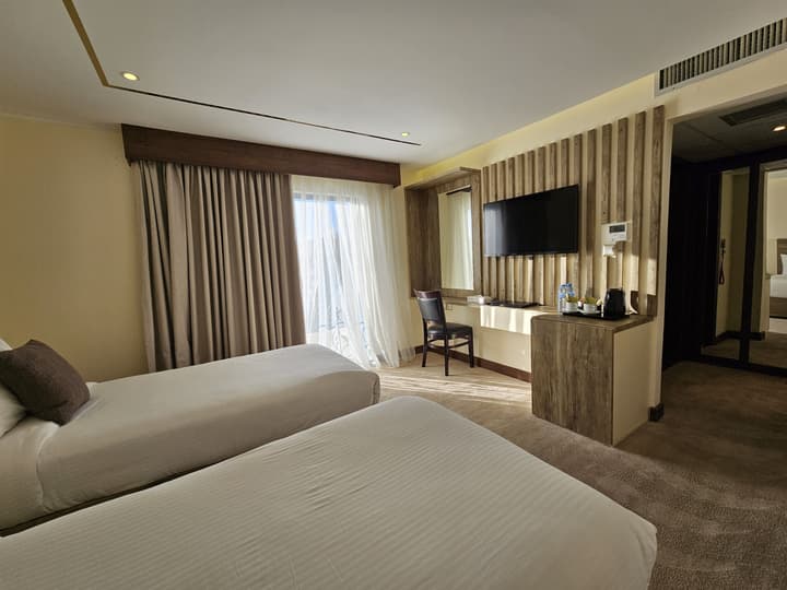 Edom Hotel