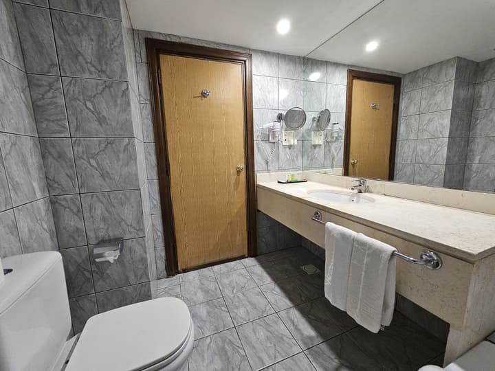 Edom Hotel