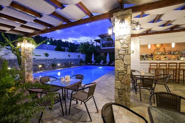 Neda Hotel