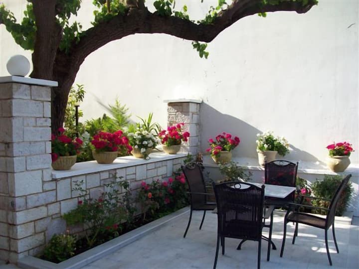 Neda Hotel