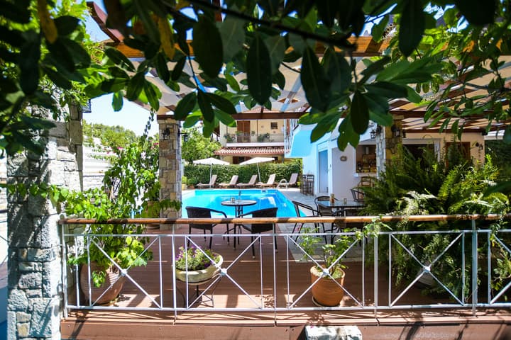 Neda Hotel